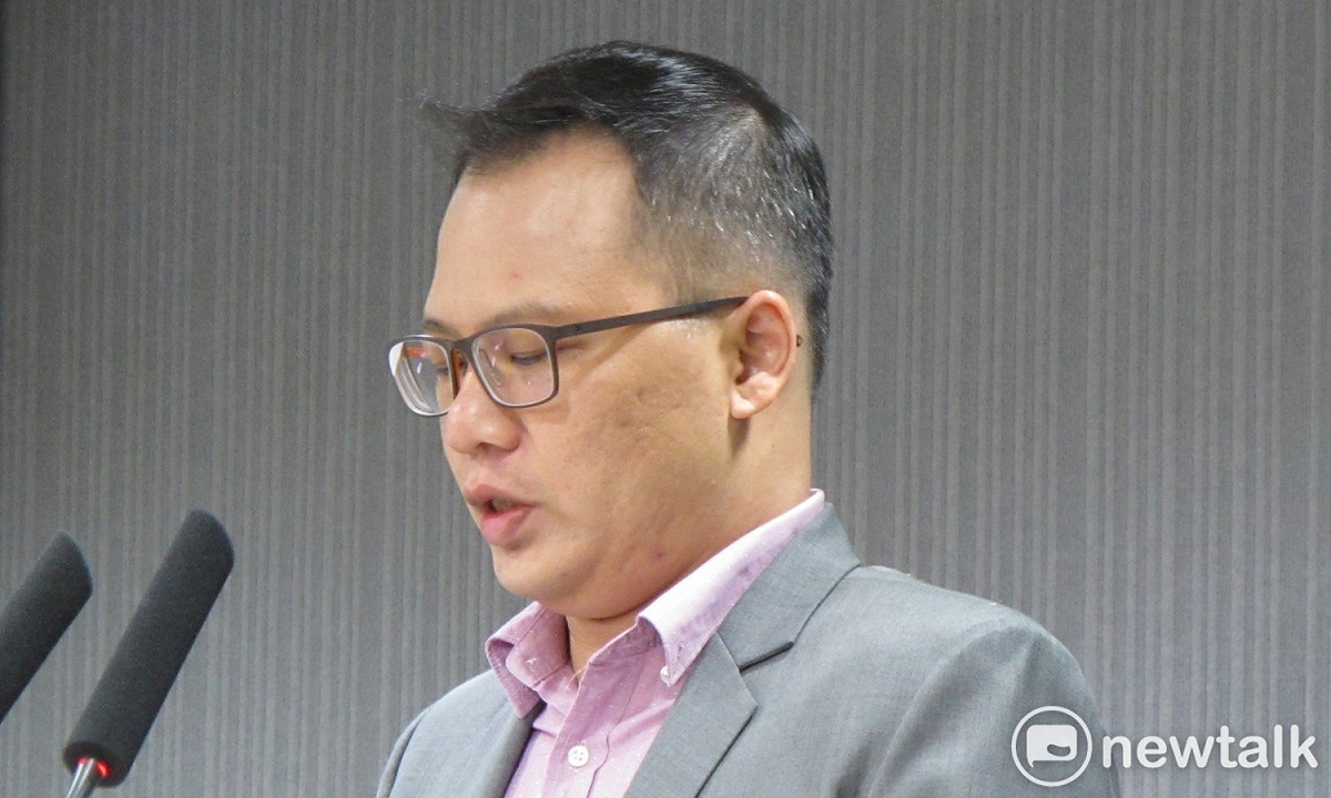 民進黨發言人林琮盛13日主持中常會後記者會。 圖：林朝億/攝