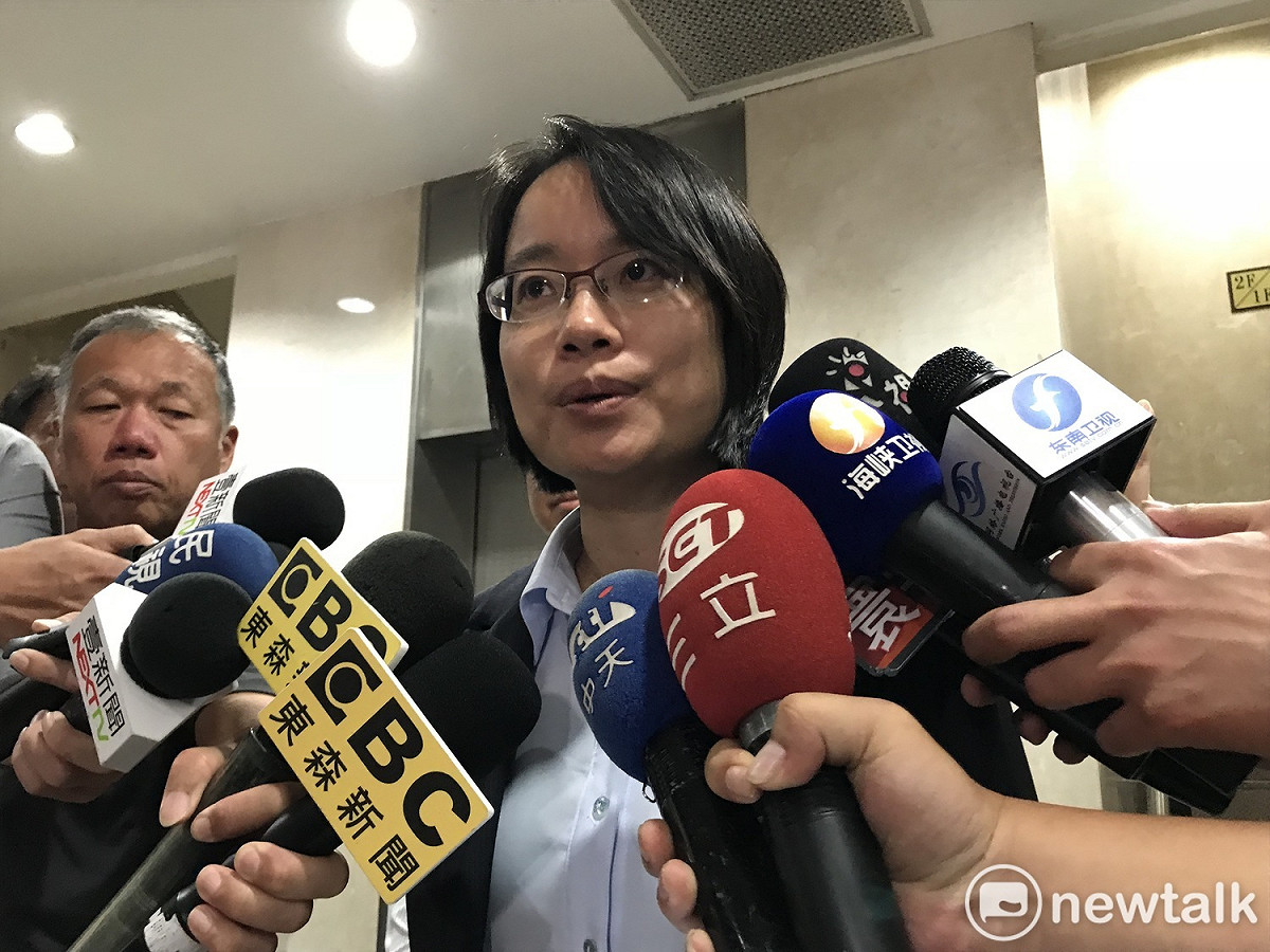 北農總經理吳音寧下午步出北檢時受訪。 圖：周煊惠 / 攝