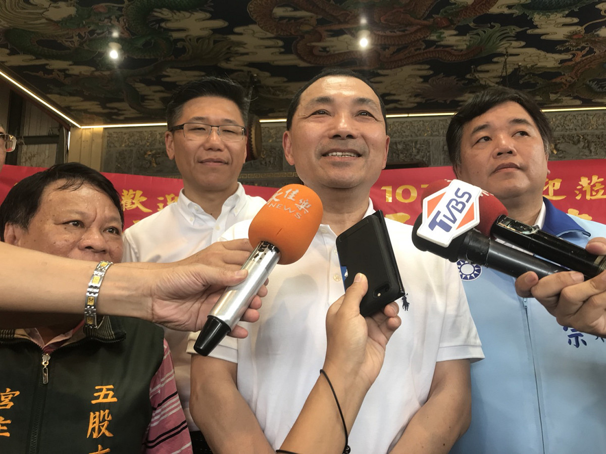 國民黨新北市長參選人侯友宜今(14)日鄭重表示，針對他太太的家族將房屋租給文化大學所引發的相關討論，他非常樂見台北市都發局介入了解。 圖：林昀貞/攝