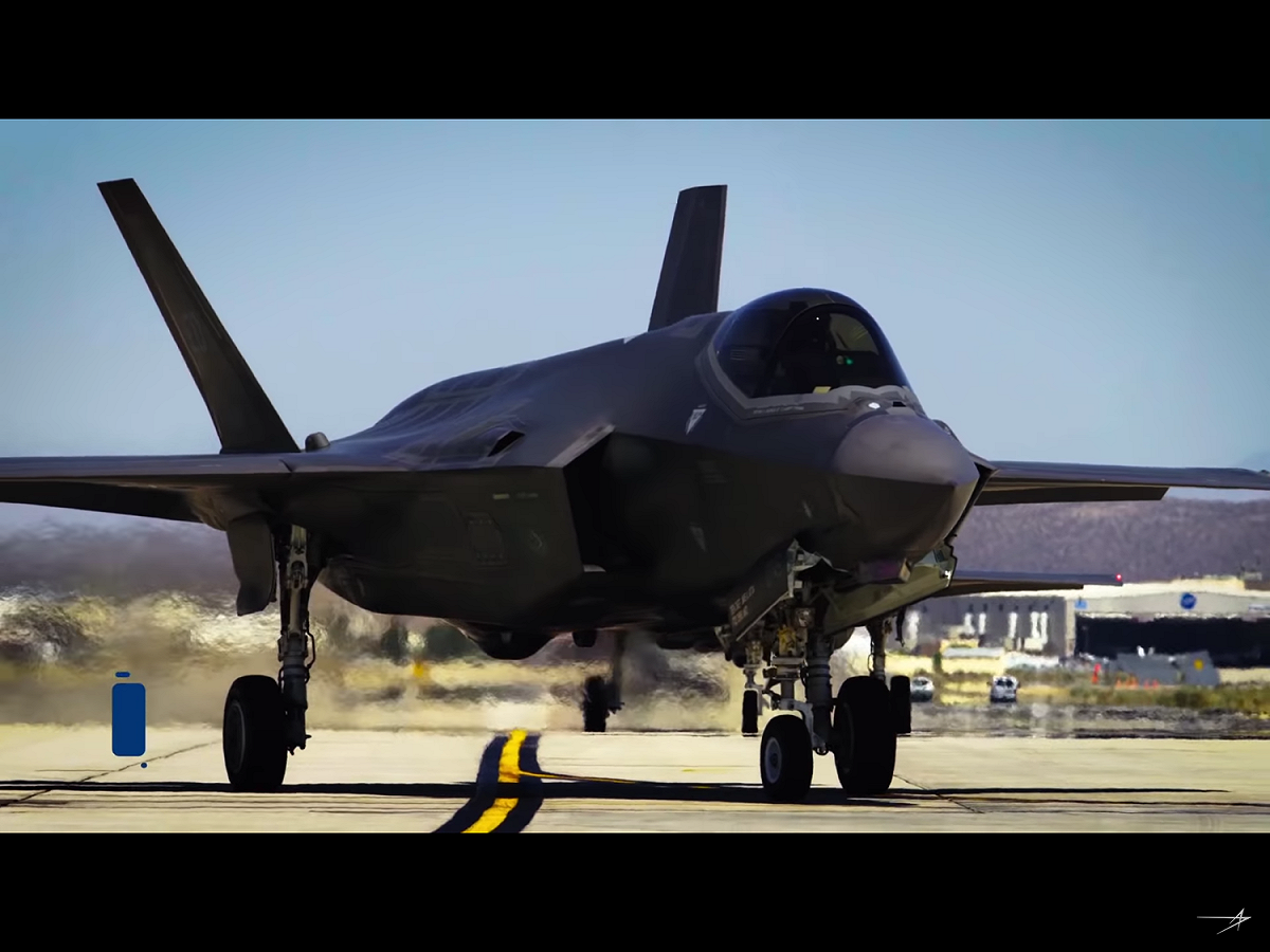 F-35隱形戰鬥機是美國洛克希德·馬丁飛機公司設計及生產的、世界上唯一一種已服役的第五代戰鬥機，也將是美國及其同盟國陸海空軍21世紀最先進的主力戰鬥機之一。這種飛機是美英軍隊入列服役的最先進主力戰機，英國的勞斯萊斯也參與了F35的設計研發。 圖：翻攝自Youtube（資料照片）