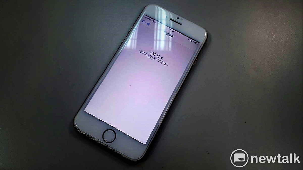 隨著蘋果公司在上月出 iOS 11.4 版本更新，蘋果官方支援論壇出現越來越多使用者反應，表示在更新 iOS 11.4 版本後，出現嚴重電量消耗的狀況，而受影響的範圍從 iPad 到 iPhone 都存在。 圖：蔡幸秀/攝