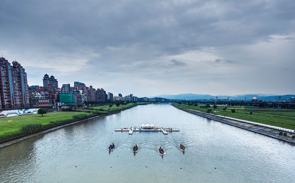 台北市的基隆河大佳河濱公園舉辦「水岸臺北2018端午嘉年華」活動，活動時間從今(16)至18日，台北市警察局實施活動期間各項交管。 圖：翻攝自水岸臺北2018端午嘉年華FB