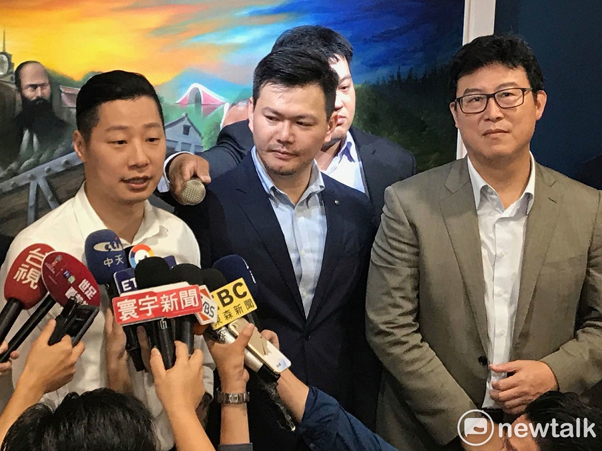 民進黨台北市長參選人姚文智（右起）、時代力量南港內湖區議員參選人蕭新晟、時代力量立委林昶佐。 圖 : 周煊惠 / 攝