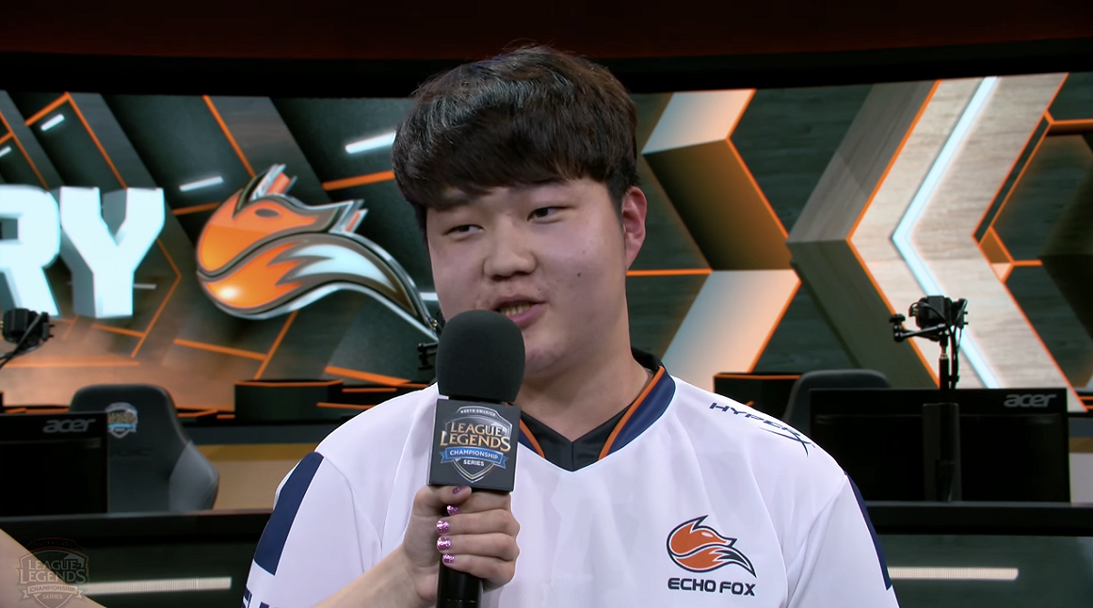原本打上路的Huni用「犽宿」改打AD，全場開滑協助FOX取得勝利。 圖：翻攝自LOL Esports