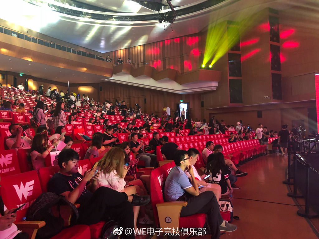 賽季開始沒多久，WE便輸掉了在主場的首站，昨日是WE主場的第二戰，面對來勢洶洶的SS，WE又再度落敗。 圖：翻攝自 WE電子競技俱樂部 微博
