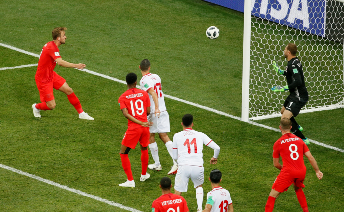 下半場英格蘭攻勢不如上半場凌厲，直到傷停補時才藉由凱恩（Harry Kane，左）頭球再度建功，以2比1氣走對手。 圖：達志影像/路透社