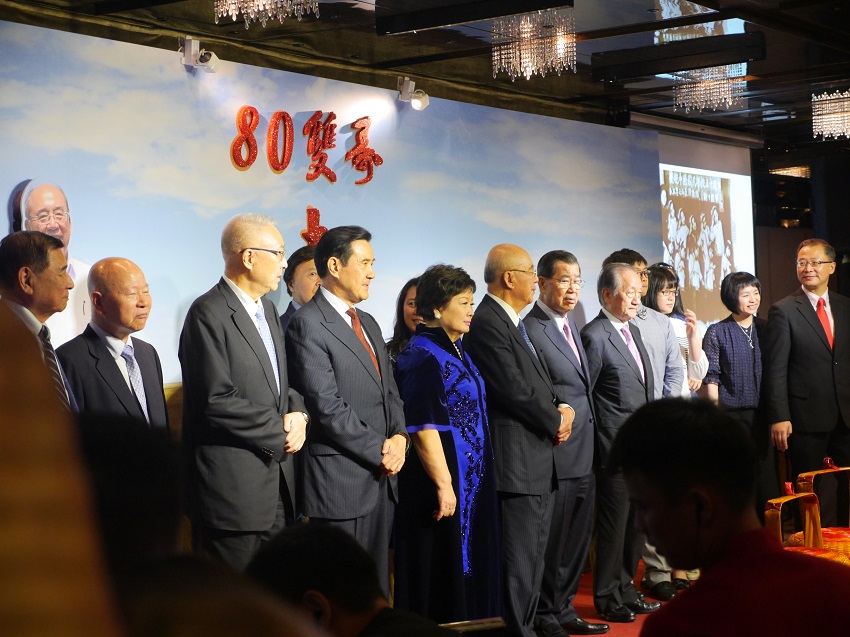 國民黨前主席吳伯雄今（19）天舉行80大壽感恩餐會，前黨主席馬英九與現任黨主席吳敦義都有現身致意。 圖：趙婉淳／攝