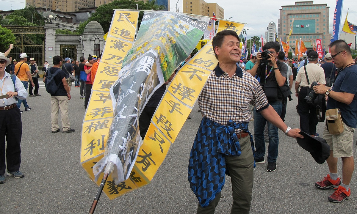 反年改部分群眾怒喊蔡英文下台。 圖：林朝億/攝