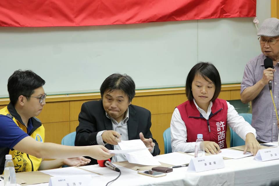 左起綠黨王浩宇、基進黨黃建龍、社民黨許菡芸與前立委陳昭南。 圖：蔡松柏/提供（資料照片）