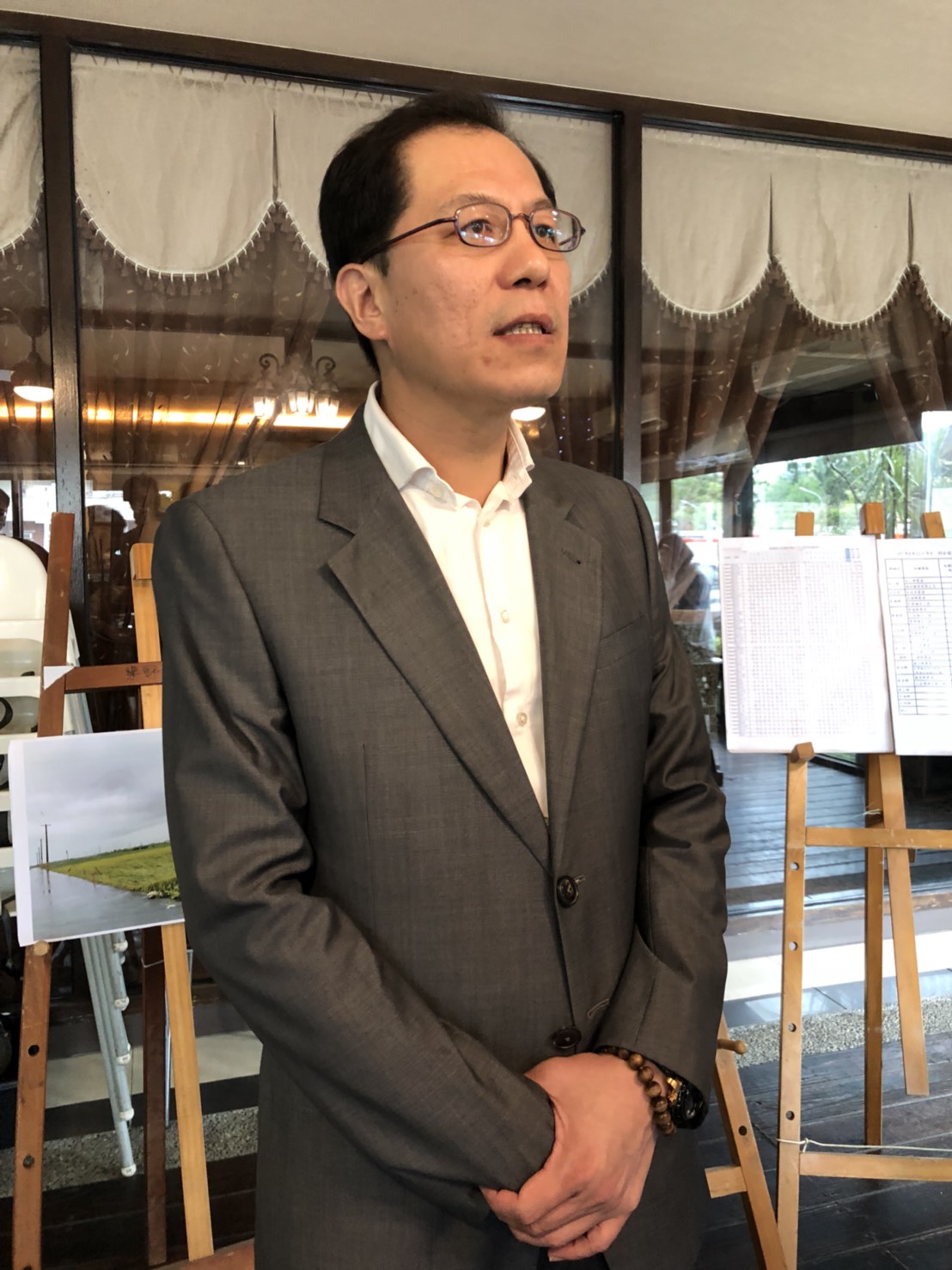 嘉義縣副縣長吳芳銘20日宣佈參選2018年嘉義縣長，為政壇投下震撼彈。 圖：取自嘉義縣市新聞天下事群組