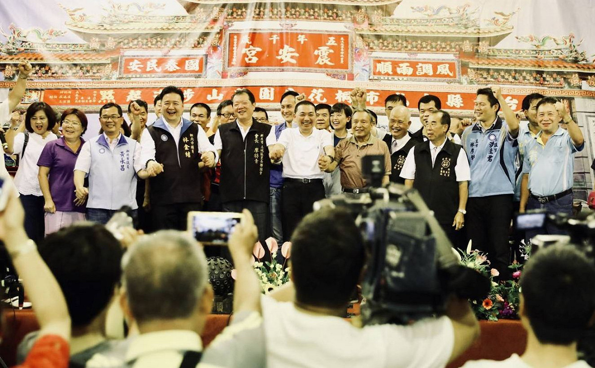 前士城市代會林長寅（前排右三）將接任侯友宜土城區總部主委。 圖：侯友宜選舉辦公室提供