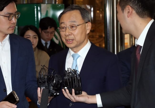 近日根據韓媒報導，KT的母公司「KT Corp.」的首席執行長黃昌奎以4.42億韓元賄賂99位韓國議員的醜聞，目前全案正在調查中，kt Rolster也表示會盡全力配合調查。 圖：翻攝自 The Korea Herald