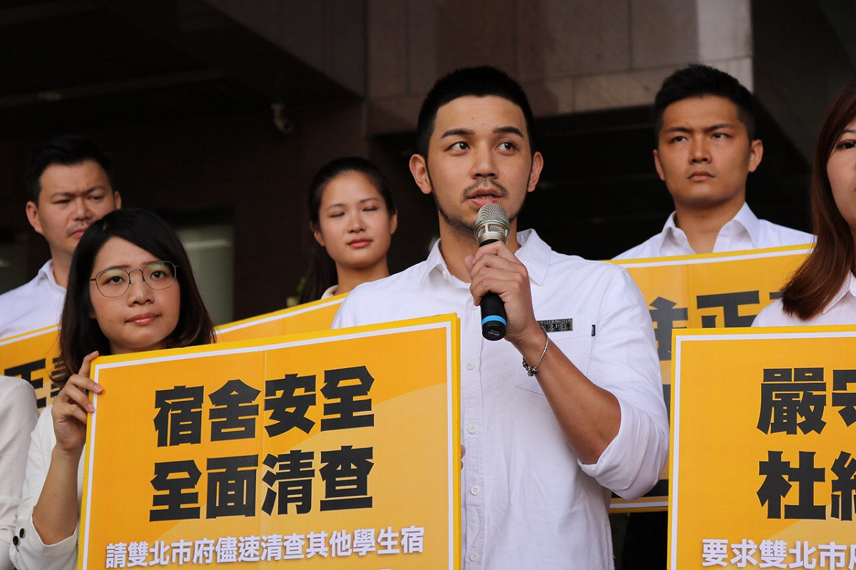 時代力量新北市議員參選人唐聖捷感嘆，身為文大校友，看到大群館爭議真的很有感，近來也接獲選區內陳情外宿問題。 圖：時代力量/提供