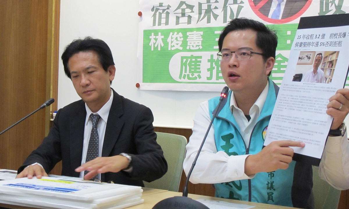 民進黨立委林俊憲、台北市議員王威中今（22）日在立法院舉辦「不要再有下一位侯友宜：宿舍床位政府來幫，應推宿舍版公宅」記者會。 圖：林朝億/攝