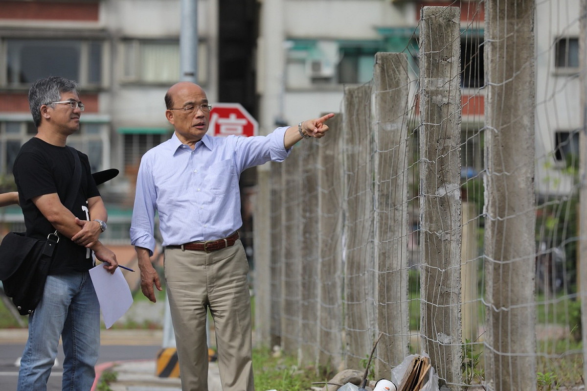 蘇貞昌認為「一個市長的態度決定樹的命運」，強調政府應重視城市綠化環境，好好珍惜、照顧樹木。 圖：蘇貞昌競選辦公室/提供