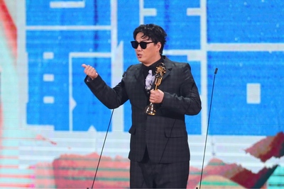 第29屆金曲獎頒獎典禮23日晚間在台北小巨蛋舉行，歌手蕭煌奇以「人生我敬你一杯」獲得最佳台語男歌手獎 。 圖：中央社