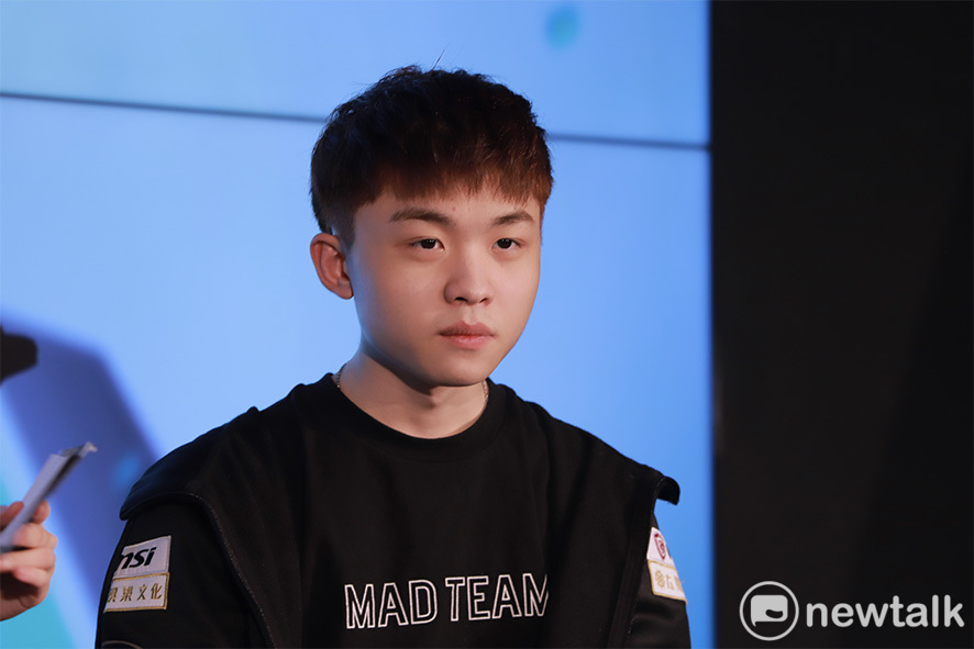 賽後也邀請到MAD中路Uniboy接受採訪。 圖：張瑞文/攝