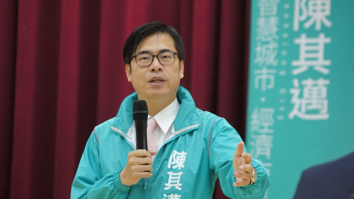 民進黨高雄市長參選人陳其邁今(24)天上午前往大社中山堂與地方人士座談傾聽民意。 圖：陳其邁辦公室/提供