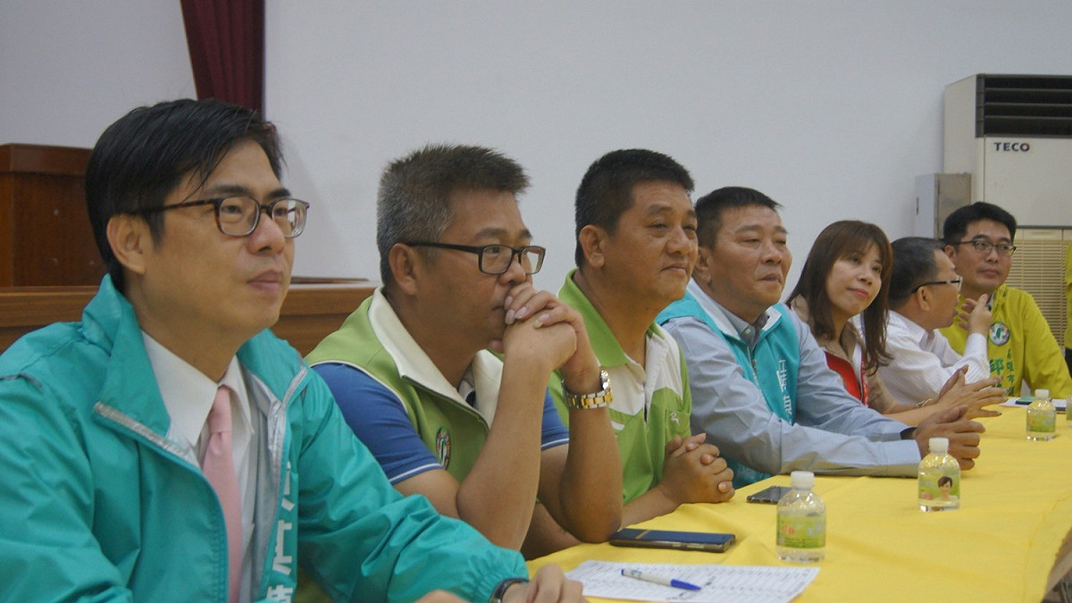 他積極聽取民意，並表示目前政府正在進行大社工業區的都市計畫法定程序，未來將朝向低污染、高價值產業發展 圖：陳其邁辦公室/提供