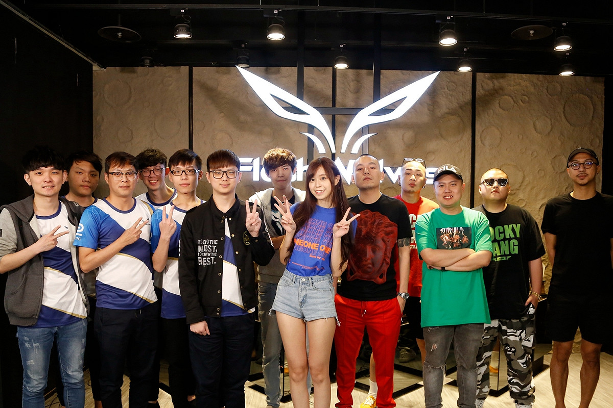 閃電狼X混血兒娛樂PUBG表演賽全體藝人。 圖：電狼娛樂/提供