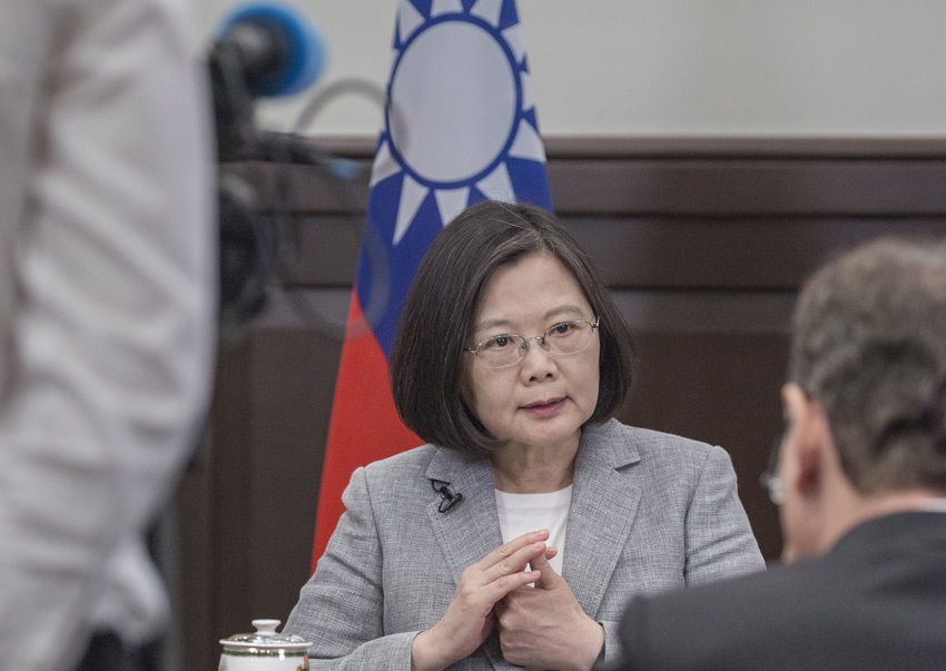總統蔡英文今（25）日接受法新社專訪表示，願在對等和沒有設政治前提的情況下與中國國家主席習近平會面。 圖：總統府/提供