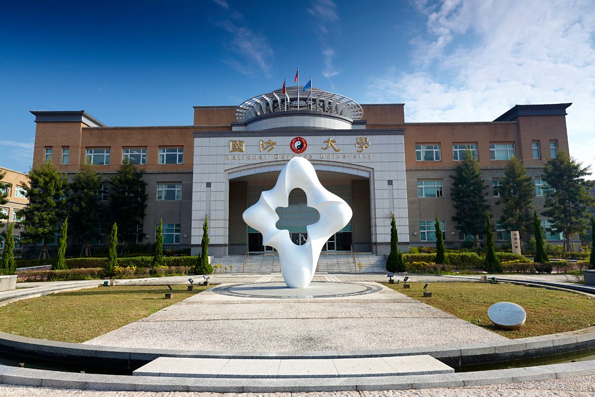 台北市公共運輸處為配合「國防大學政戰學院舉辦三軍六校聯合畢業典禮」，將於6月28日0時至29日18時針對中央北路2段將實施交通管制，同時周邊公車將調整16條路線。 圖：翻攝自國防大學FB