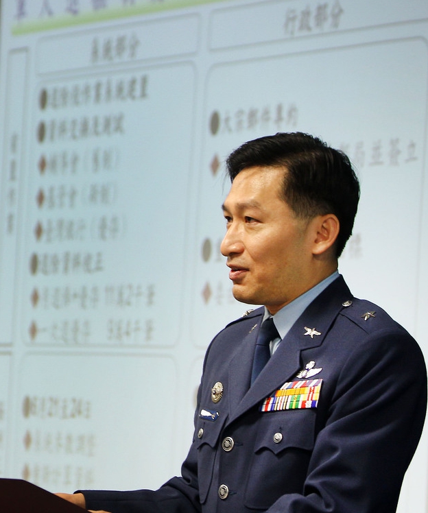 國防部人次室人事勤務處處長董中興少將上午在記者會對軍人年改做說明。 圖：國防部提供