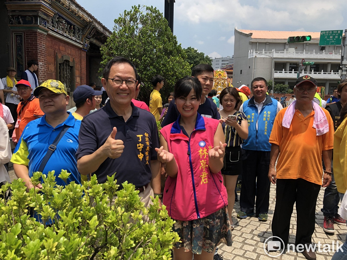 國民黨台北市長參選人丁守中今（26）日出席大稻埕霞海城隍文化祭。 圖：丁守中辦公室 / 提供