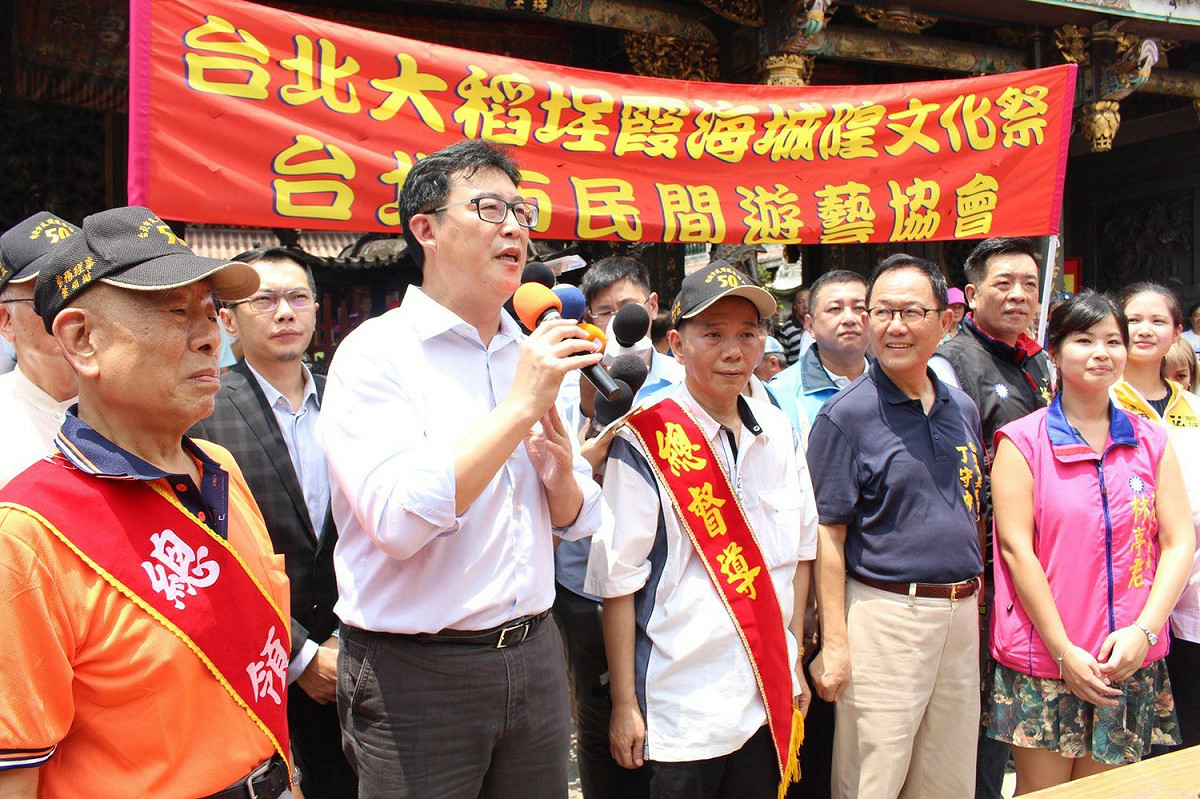 姚文智日前出席大龍峒保安宮的文化祭活動表示，保安宮就像他家的廚房一樣。 圖：翻攝姚文智臉書