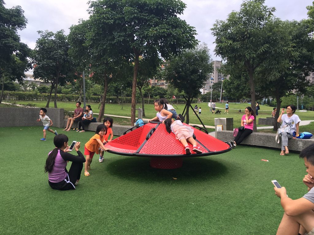 交通部份也相當方便，樂活公園距離捷運東湖站僅有10分鐘路程，又有多線公車可到達。 圖：台北市工務局提供