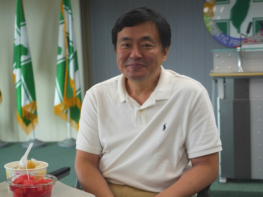 對於國民黨主席吳敦義日前遭批神隱，被嘲諷為「無主席」，更秀出行程駁斥，民進黨秘書長洪耀福今天表示，地方人士說很少看到吳敦義來過。 圖：趙婉淳／攝
