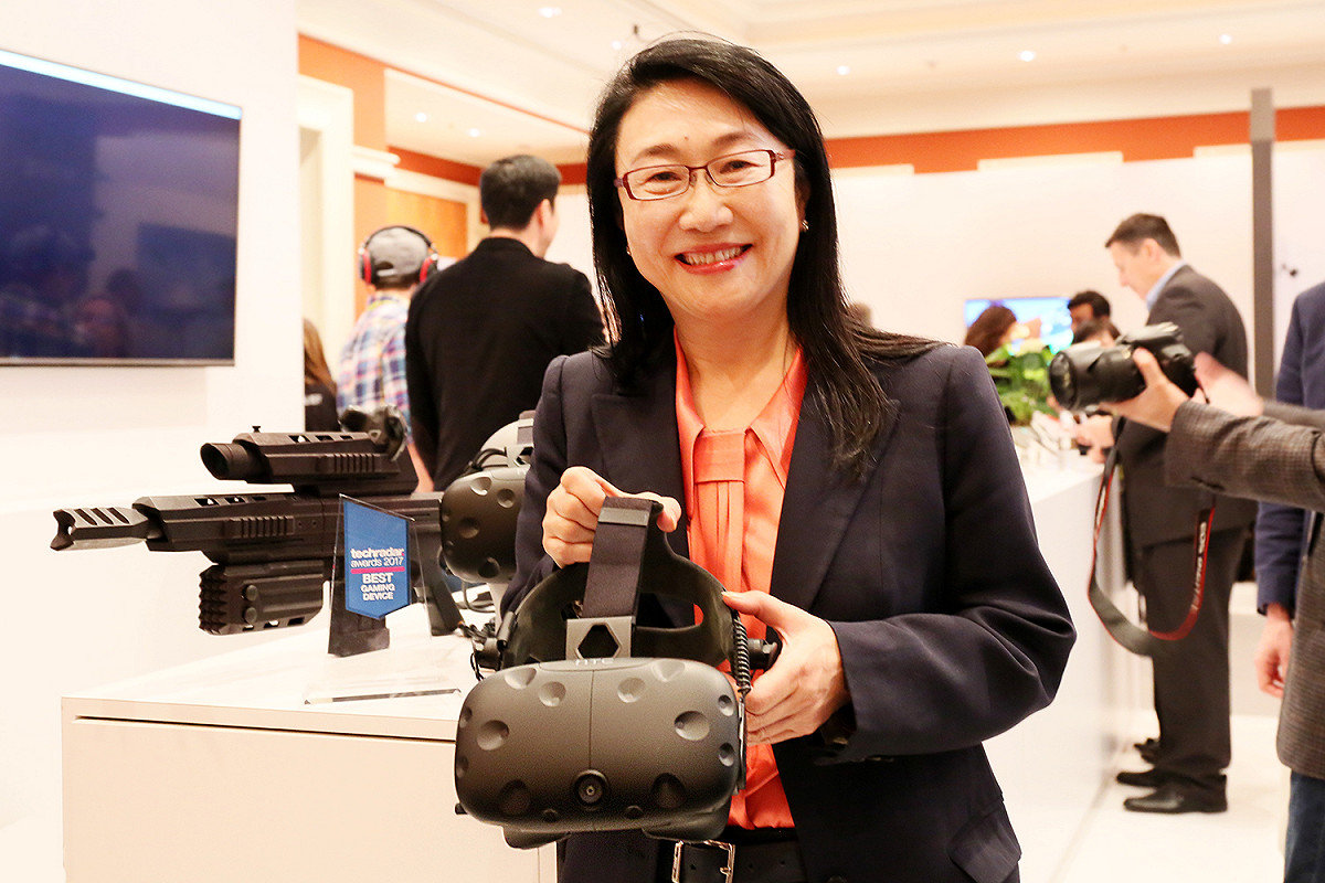 HTC（宏達電）今（28）日於2018年上海世界移動大會（MWCS2018）上與中國移動簽署「5G終端先行者計畫」合作備忘，以促進中國5G基礎設施及終端的快速發展。 圖：HTC 提供