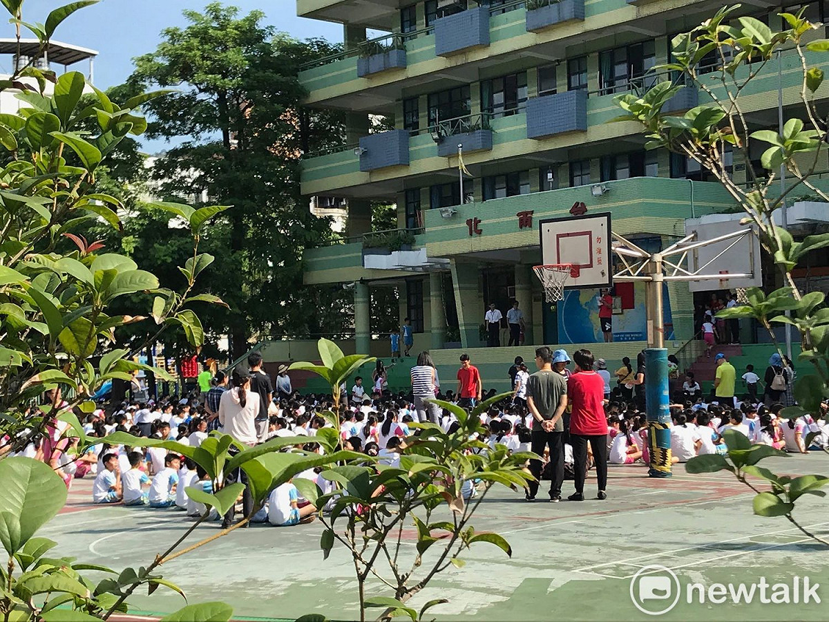 先前附近文化國小一度停課引發不小爭議，因台北市長柯文哲火速下令調整後，今日仍維持正常上課。 圖 : 周煊惠 / 攝