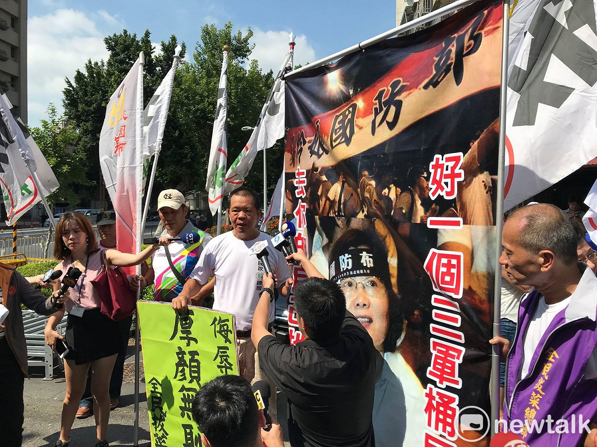 拔菜總部抗議蔡英文總統。 圖 : 周煊惠 / 攝