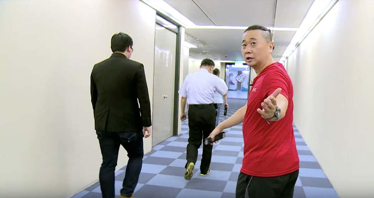 藝人邰智源日前擔任台北市長柯文哲的幕僚，體驗「一日幕僚」行程。
 圖：翻攝Youtube影片