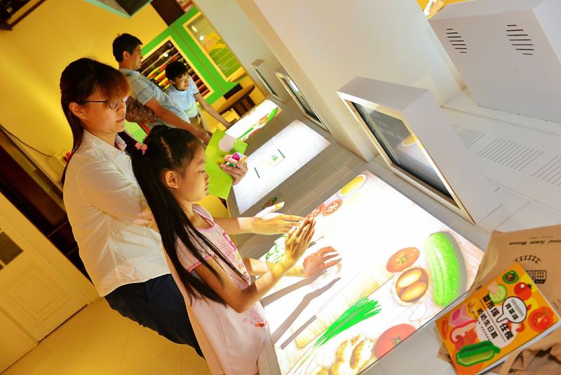 中央廚房區結合體感互動烹飪。 圖：台博館/提供