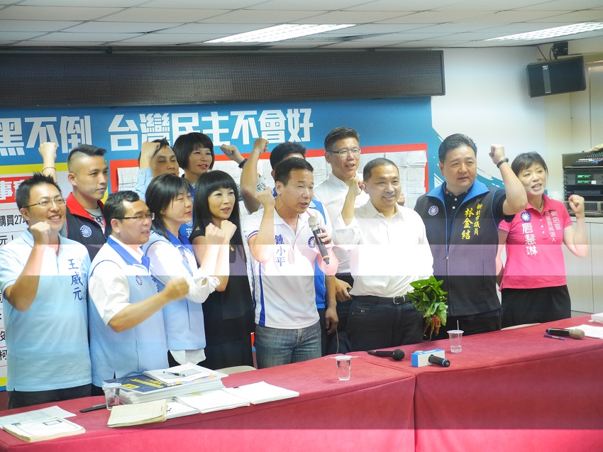 面對綠營針對文大宿舍案窮追猛打，國民黨新北市長參選人侯友宜今天親上火線召開記者會說明。 圖：趙婉淳／攝