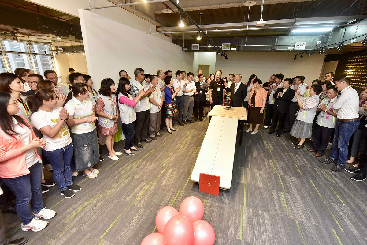 蘇貞昌6月1日舉辦競選辦公室啟用儀式時，非常熱鬧，但未開放媒體進入採訪。     
 圖：蘇貞昌競選辦公室提供