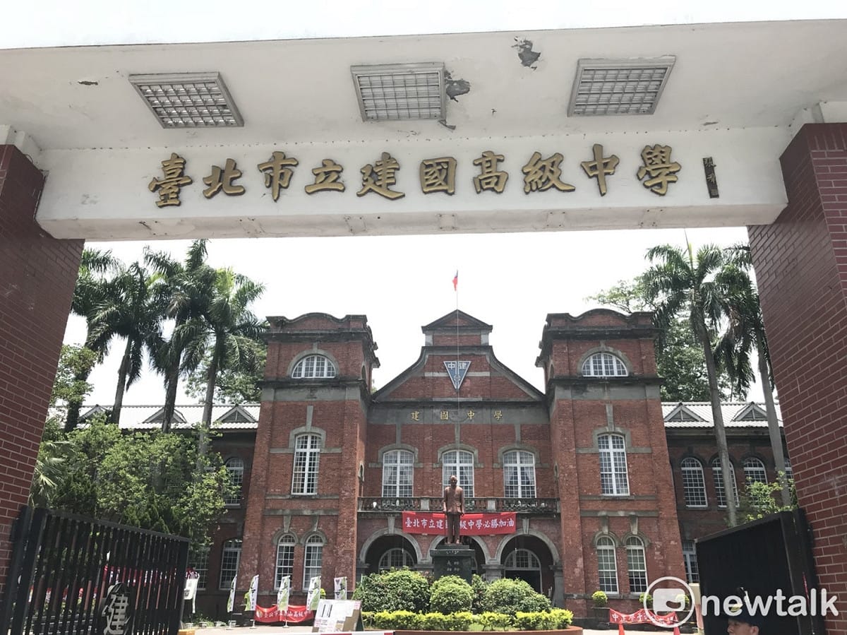 今天是107學年度大學指考的第二天，考試科目分別為數學乙、國文、英文、數學甲。 圖 : 聶良恩/攝