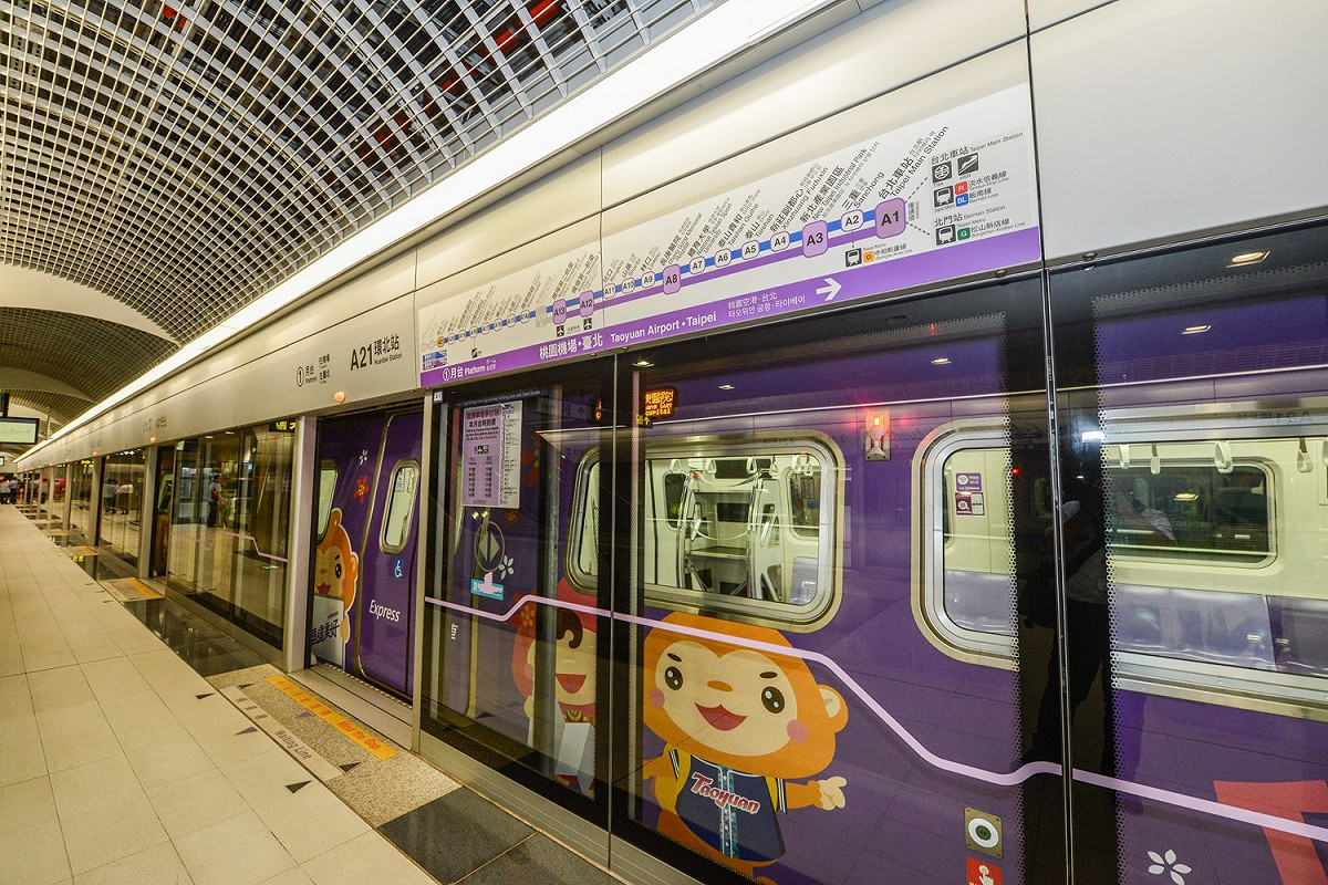 桃捷公司推出新款列車，以特色捷運陪伴民眾暑期遊桃園。 圖：桃園市政府／提供