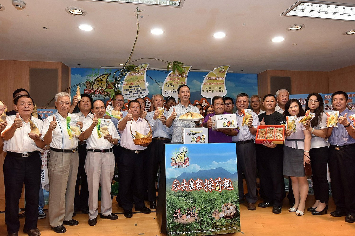 新北市府希望透過田間廚房一日遊活動，讓民眾親自體驗挖竹筍的樂趣。 圖：新北市政府／提供