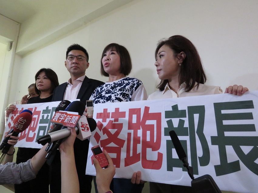 國民黨團上午在外交及國防委員會要求國防部長嚴德發與退輔會主委邱國正，針對軍人年改上路後續影響，到立法院進行專案報告與備詢， 圖：趙婉淳／攝