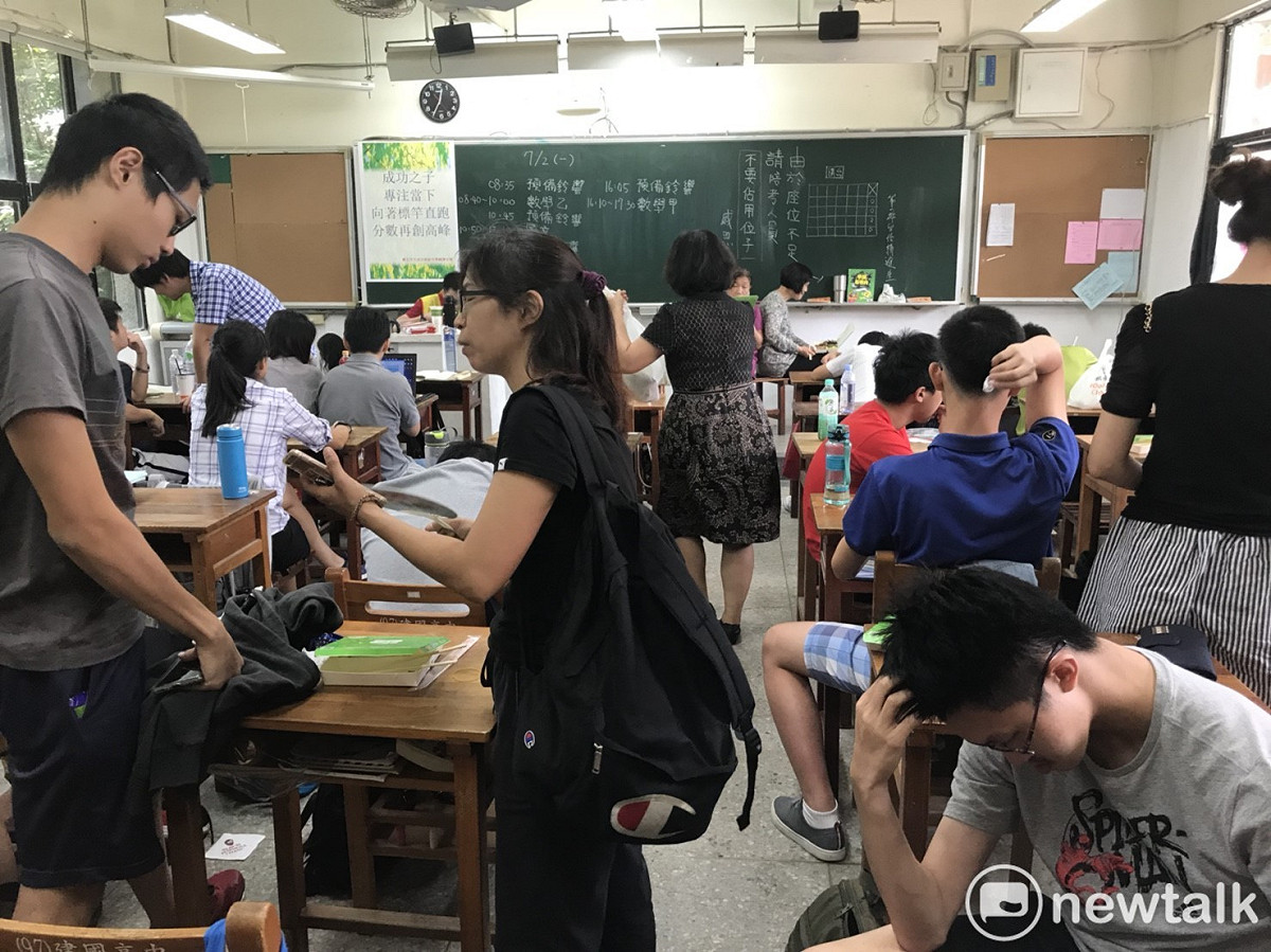 大學指考今天最後一天，大考中心表示，北區某試場有兩名家長抱怨冷氣不夠冷，甚至到試務辦公室咆哮。圖為指考畫面，與事件無關。 圖：新頭殼資料照片