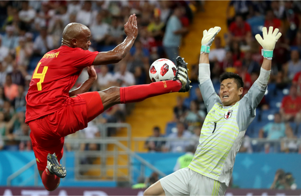 2018俄羅斯世界盃16強淘汰賽，面對比利時中後衛文森特·孔帕尼（Vincent Kompany）兵臨城下， 日本門將川島永嗣（Eiji Kawashima）毫無懼色，正面迎戰。 圖：達志影像/路透社