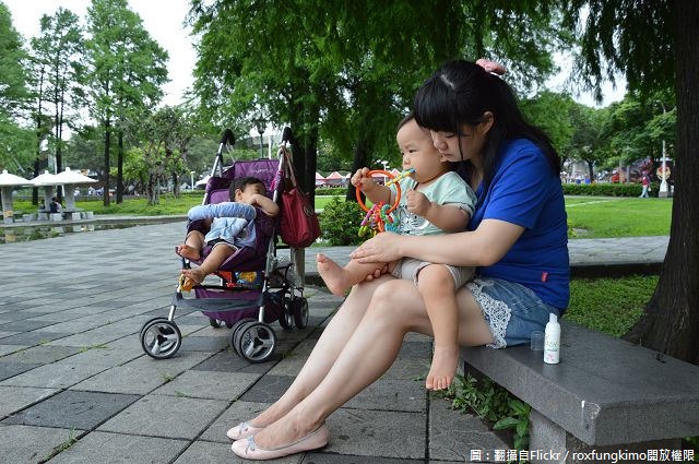 登革熱流行的季節，加上現在正值暑假期間，許多人會外出郊遊、或是到東南亞國家旅遊，疾管使提供4大預防登革熱找上你的方法。 圖：翻攝自Flickr／roxfungkimo開放權限