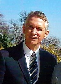 萊因克爾（Gary Winston Lineker）：從英格蘭前鋒到體育主播，熱身不射入球門。 圖：翻攝自維基百科