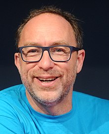 但維基百科創辦人韋爾斯（Jimmy Wales）和關切歐洲議會新版著作權法的綠黨歐洲國會議員芮達（Julia Reda）堅持維基百科會受到影響。 圖 : 翻攝自維基百科
