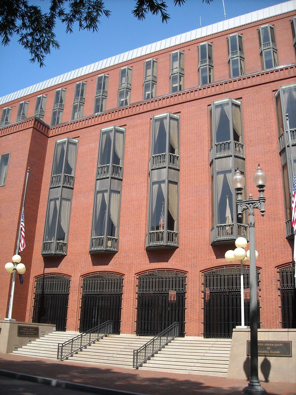 達康（Kim Dotcom）被控使用旗下檔案上傳網站Megaupload在美國進行勒索、欺詐和洗錢。經紐西蘭法院今（5）日裁定，符合引渡到美國的條件。 圖擷取自維基百科