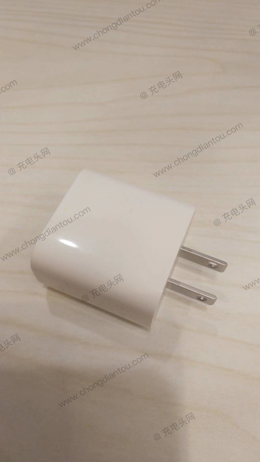 中媒《充電頭網》爆料iPhone新版充電器，將採用Type-C接頭，支援快充功能。 圖：翻攝充電頭網