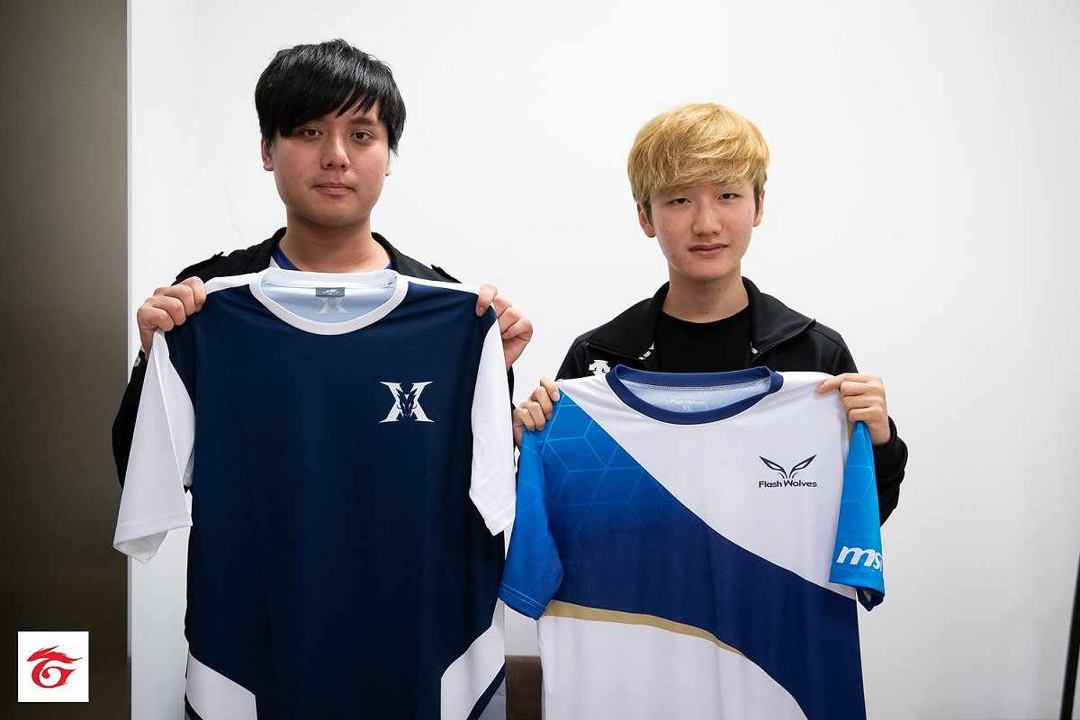 Maple昨日與KZ當家打野「小花生」Peanut交換戰隊衣服，展現友誼。 圖：翻攝自Garena 英雄聯盟 Esports臉書